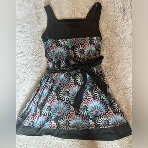 Reversible brown/floral Maternity tank top with tie/belt.